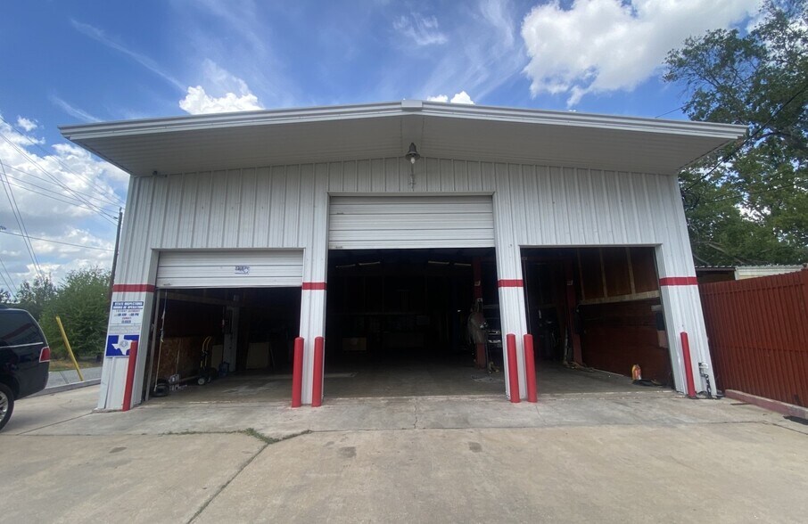 Primary Photo Of 3701 Parker Rd, Houston Auto Repair For Sale