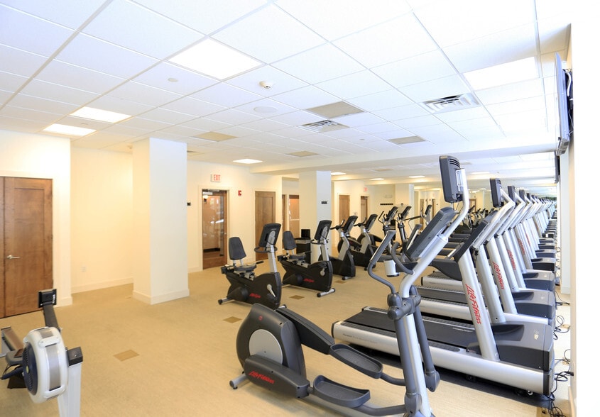 More Photos Of 515 West Ave, Norwalk Unknown For Lease