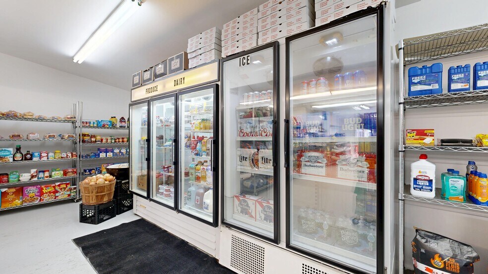 More Photos Of 130 Wardtown Rd, Freeport General Retail For Sale