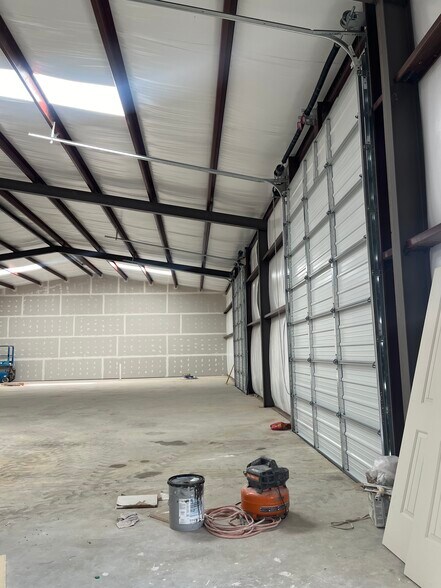 More Photos Of 1045 Sales Dr, Waxahachie General Retail For Lease