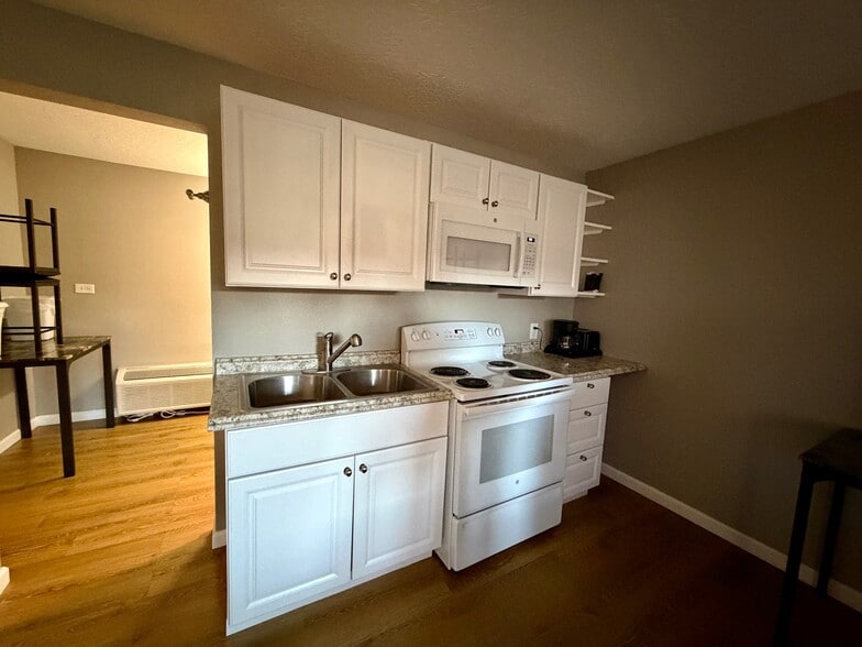 More Photos Of 210 N Main St, Deer Lodge Hotel For Sale