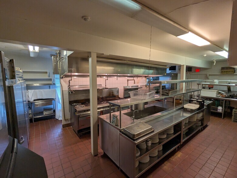 More Photos Of 35 E Garfield Rd, Aurora General Retail For Sale