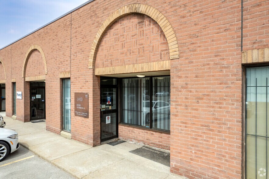More Photos Of 20 Amber St, Markham Warehouse For Lease