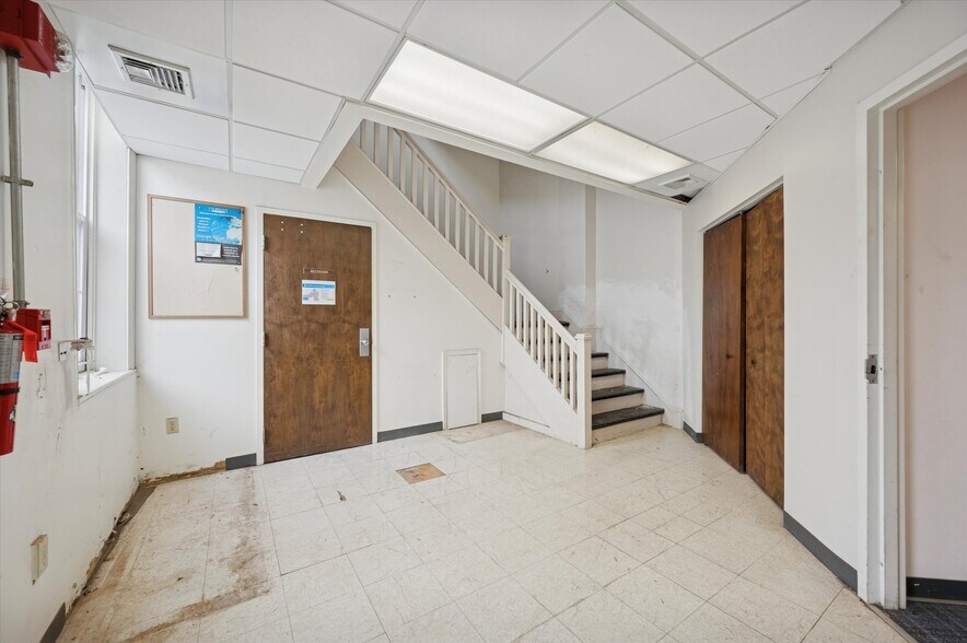 More Photos Of 4147 Woodland ave, Philadelphia Office For Sale