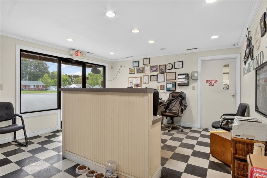 More Photos Of 3688 Raleigh Rd, Henderson Office For Sale
