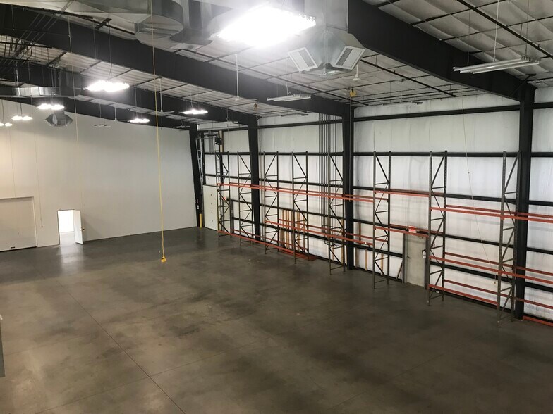 More Photos Of 209 County Road 156, Albany Showroom For Sale