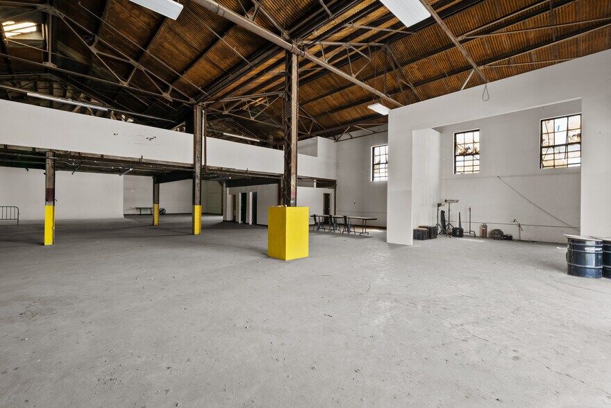 More Photos Of 2416 E 24th St, Vernon Industrial For Lease