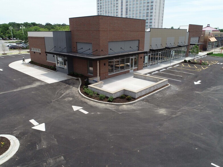 More Photos Of 751 N Milwaukee Ave, Wheeling Freestanding For Lease