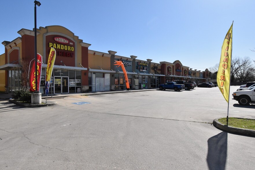 More Photos Of 10176-10186 Veterans Memorial Dr, Houston Freestanding For Sale