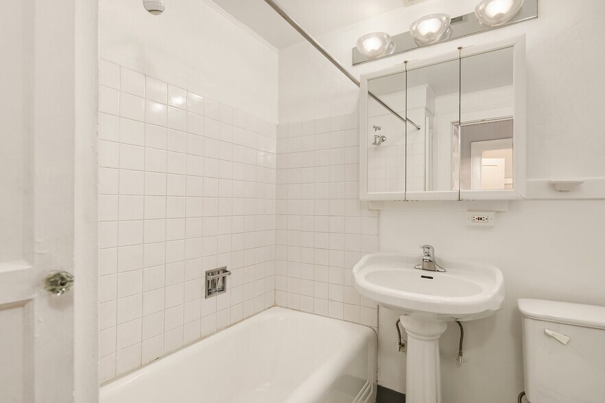 More Photos Of 119 W Roy St, Seattle Multifamily For Sale