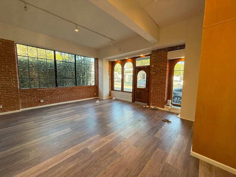 More Photos Of 2823-211 Main St, Santa Monica Loft Creative Space For Lease