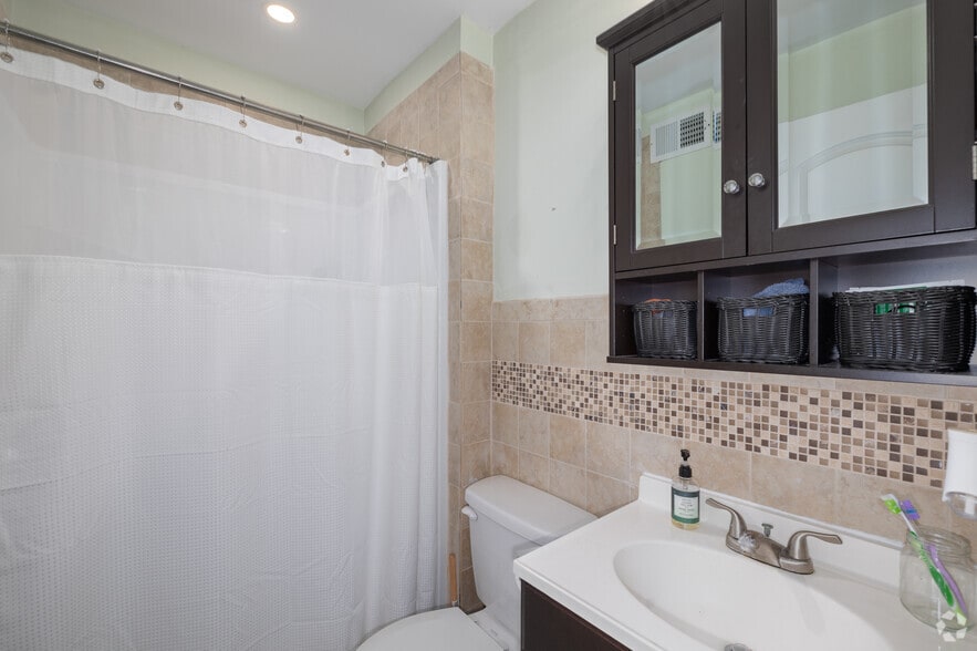 More Photos Of 327 N 40th St, Philadelphia Apartments For Sale