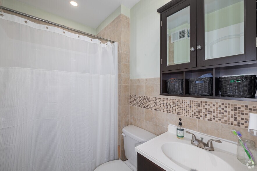 More Photos Of 327 N 40th St, Philadelphia Apartments For Sale