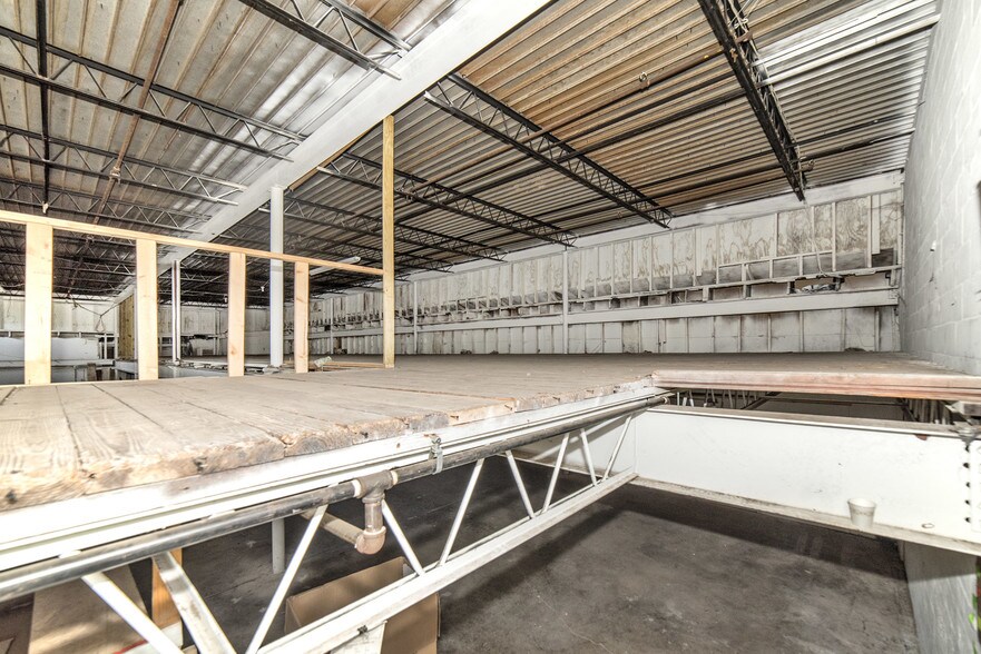 More Photos Of 4214 W Virginia Ave, Tampa Warehouse For Lease