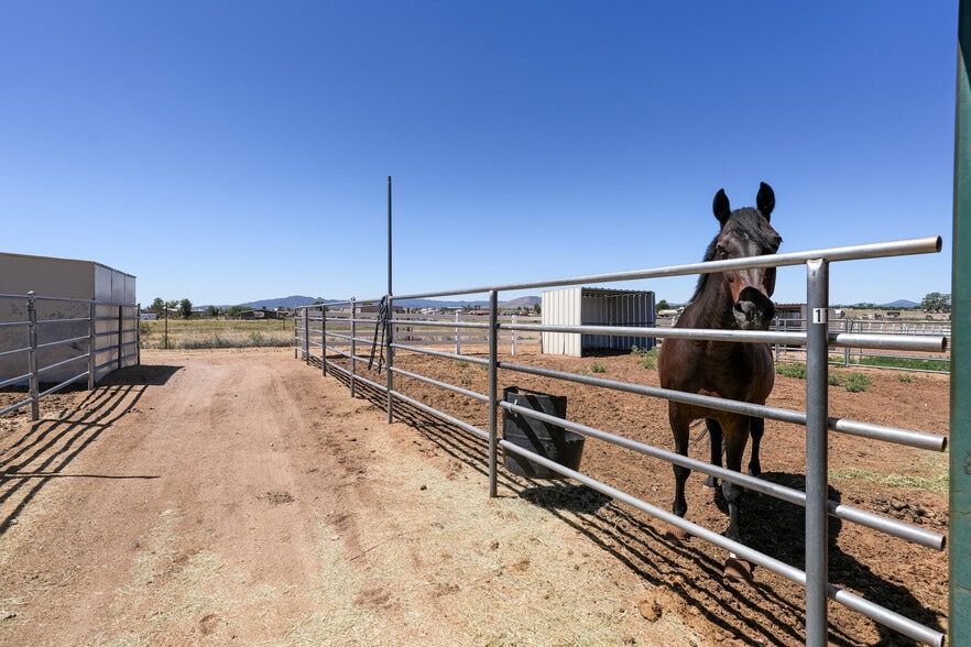 More Photos Of 7950 N Coyote Springs Rd, Prescott Valley Horse Stables For Sale