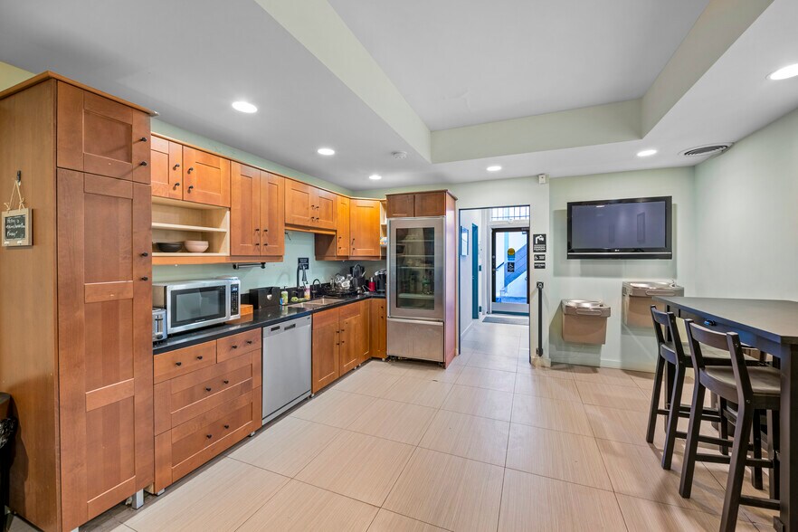 More Photos Of 2108-2116 Pico Blvd, Santa Monica Loft Creative Space For Sale