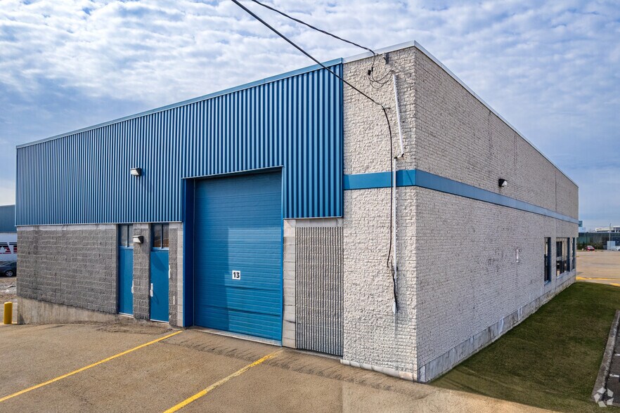 More Photos Of 4575 Boul Poirier, Montréal Warehouse For Lease