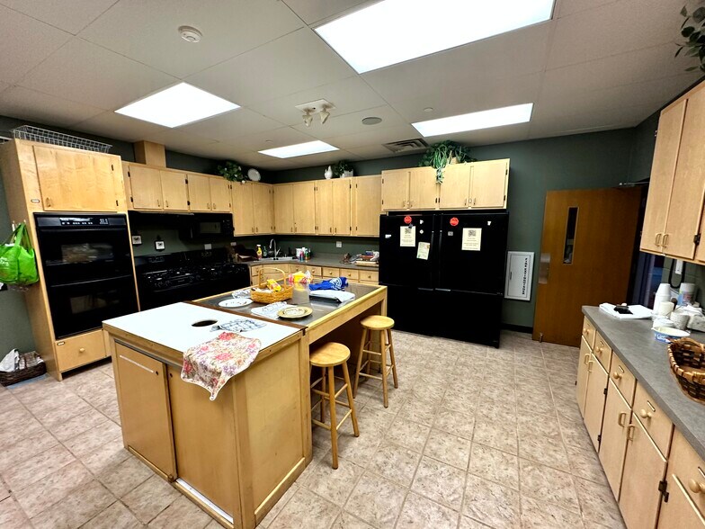 More Photos Of 41W170 Russell Rd, Elgin Specialty For Sale