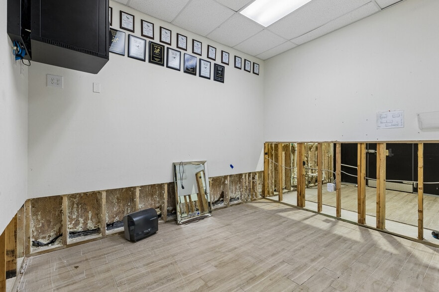 More Photos Of 710 E Main St, Allen Freestanding For Sale