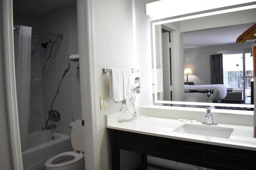 More Photos Of 3031 Paxville Hwy, Manning Hotel For Sale