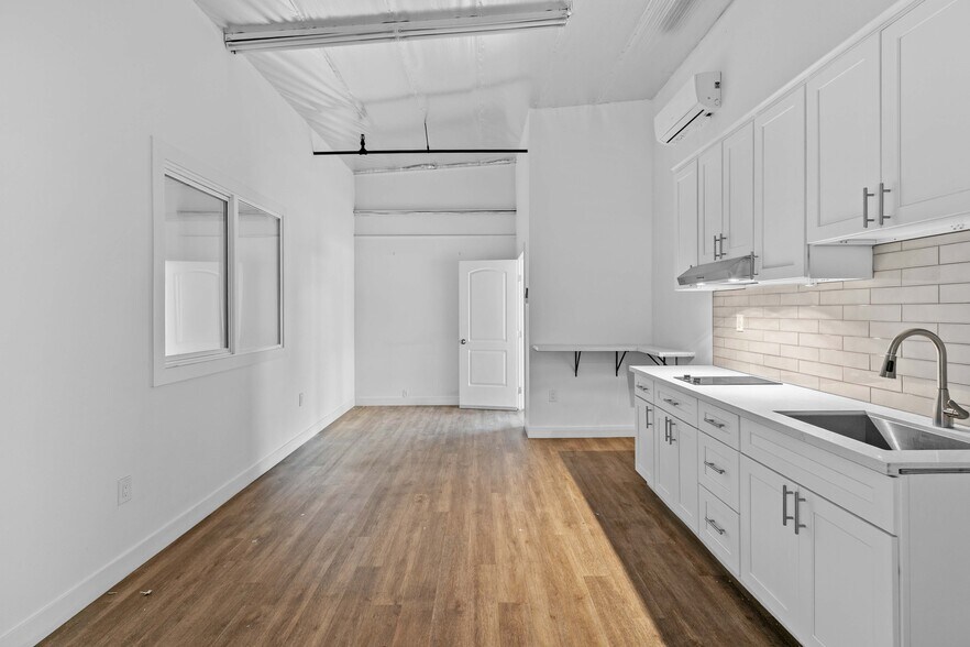 More Photos Of 11800 Vose St, North Hollywood Warehouse For Lease