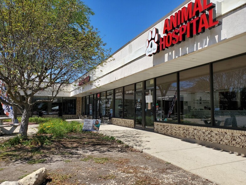 More Photos Of 1710-1772 W Algonquin Rd, Schaumburg Unknown For Lease