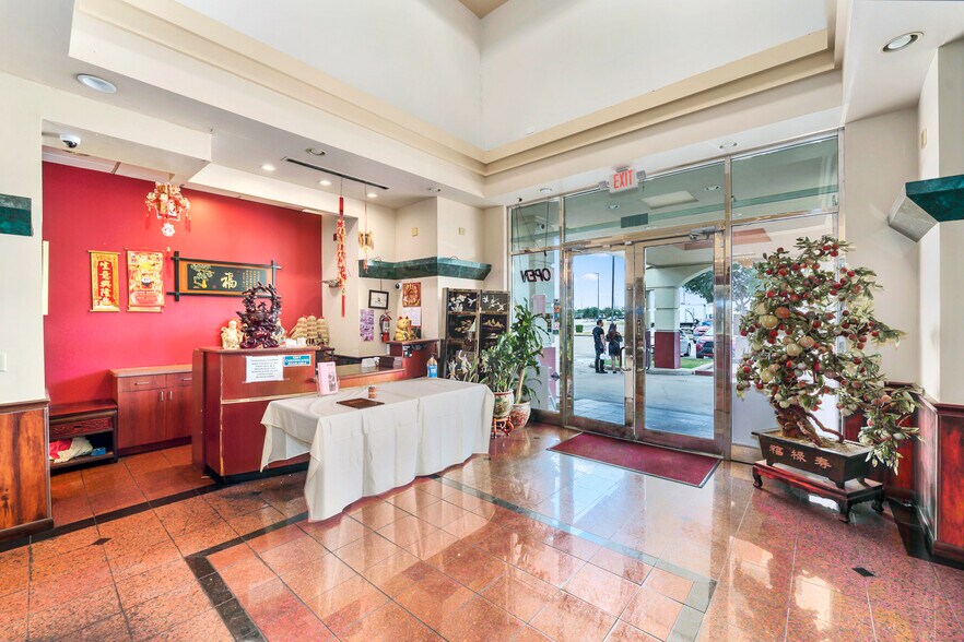 More Photos Of 2529 S 6 Hwy, Houston Restaurant For Sale