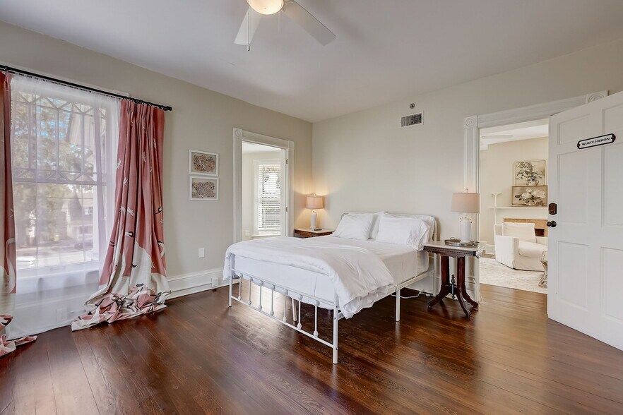 More Photos Of 404 S Ridgewood Ave, Daytona Beach Specialty For Sale