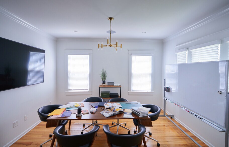 More Photos Of 2716 Westwood Dr, Nashville Office For Sale