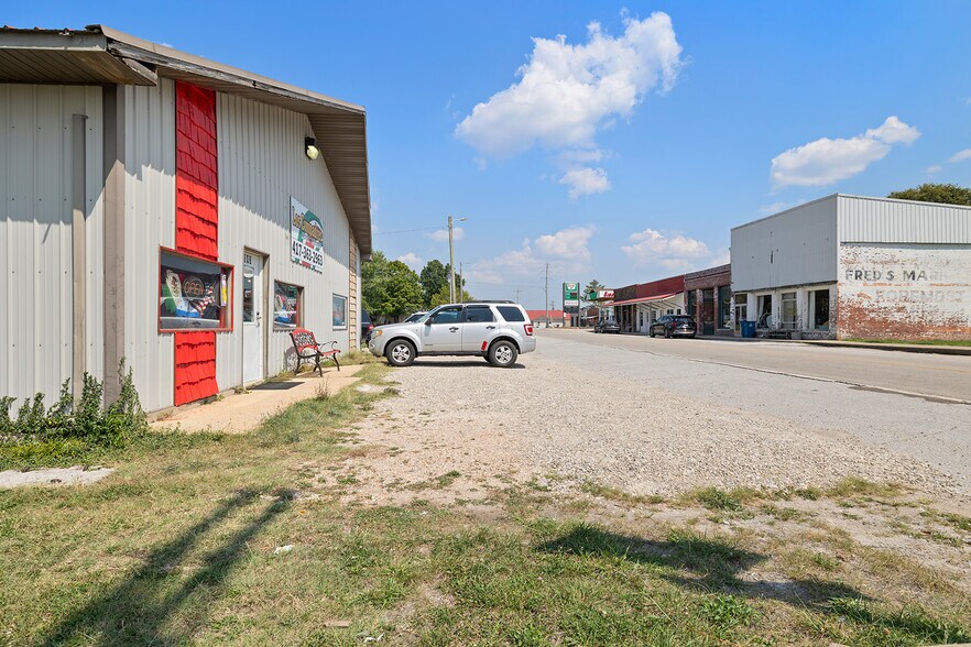 More Photos Of 143 E Main St, Fordland General Retail For Sale