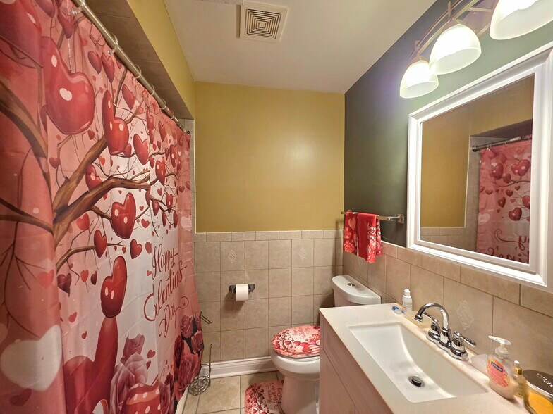 More Photos Of 7815 S Kedzie Ave, Chicago Storefront Retail Residential For Sale