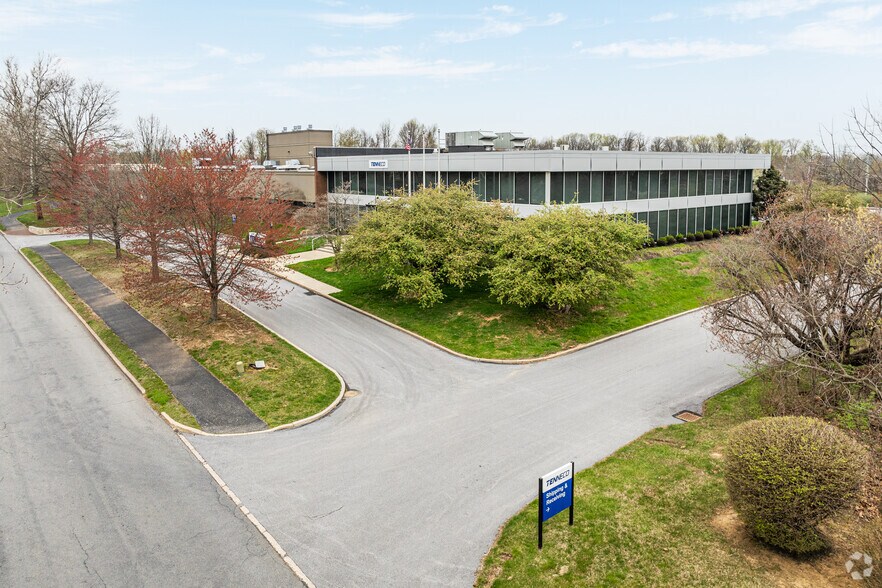 More Photos Of 241 Welsh Pool Rd, Exton Warehouse For Lease