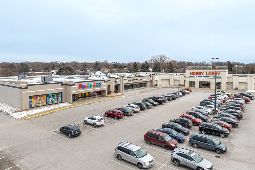 More Photos Of 3000 N White Bear Ave, Maplewood Unknown For Lease