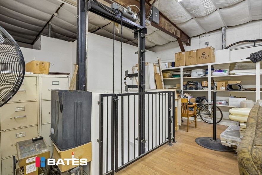 More Photos Of 4819 Vicksburg St, Dallas Showroom For Sale