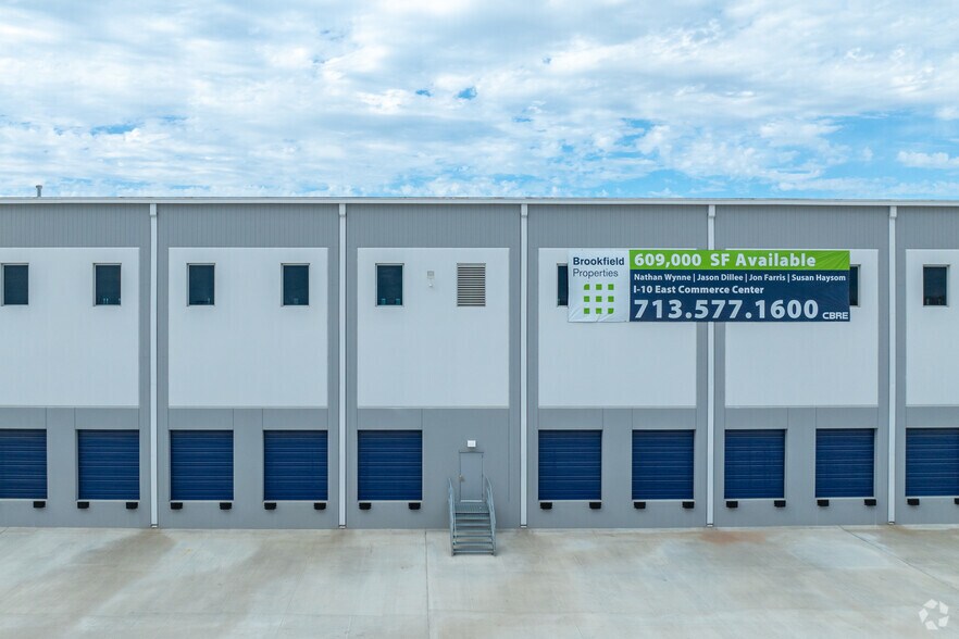 More Photos Of 11249 I-10 E, Mont Belvieu Distribution For Lease