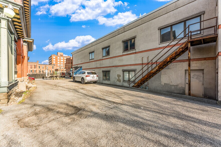 More Photos Of 224 Spruce St, Morgantown Office For Sale