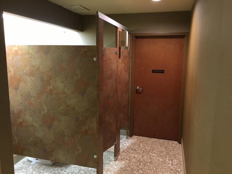 More Photos Of 1702 N Collins Blvd, Richardson Office For Lease