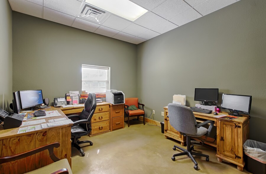 More Photos Of 1274 Blake Rd, Conroe Office For Lease