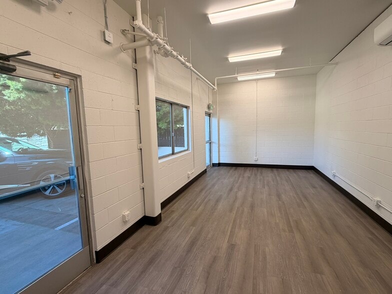 More Photos Of 305 Old County Rd, San Carlos Warehouse For Lease