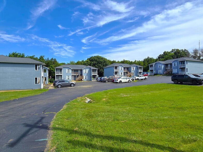 Primary Photo Of 801 W Walnut St, Desloge Apartments For Sale