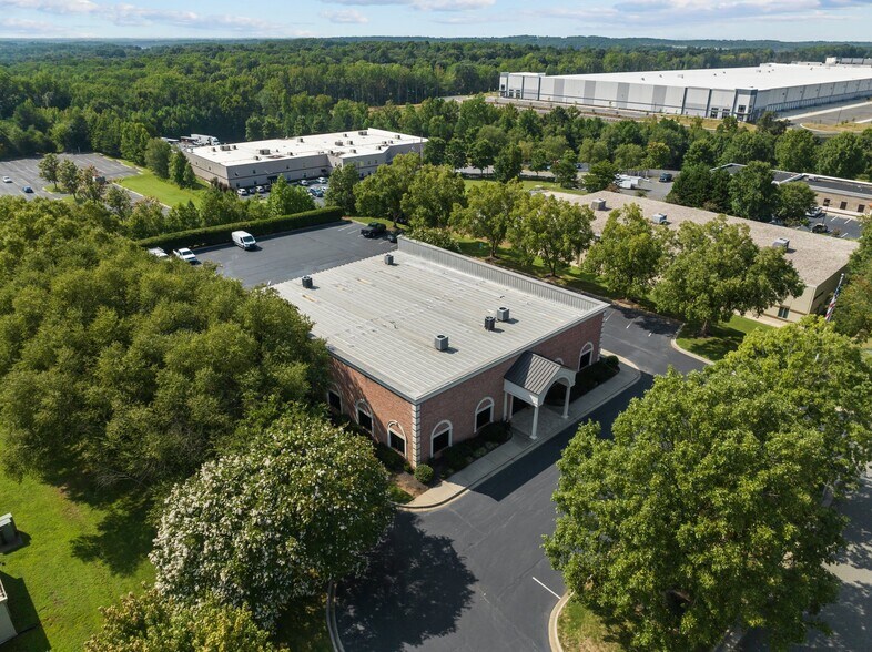 More Photos Of 147 Cedar Pointe Dr, Mooresville Research And Development For Sale