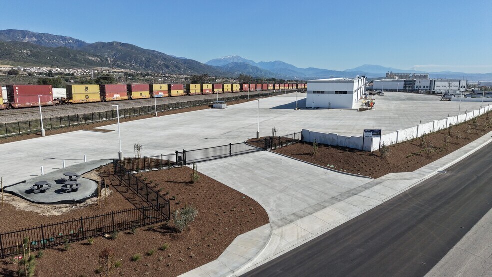 More Photos Of 19472 Cajon Blvd, San Bernardino Truck Terminal For Lease