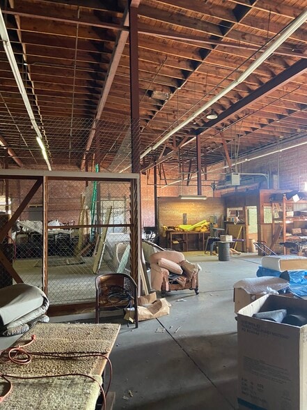 More Photos Of 610 N Washington St, Albany Flex For Sale