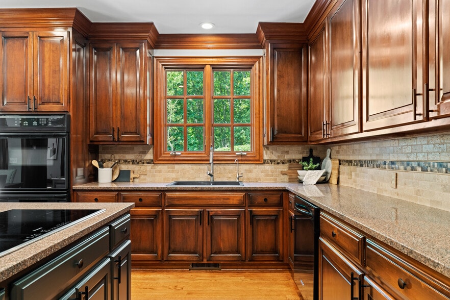 More Photos Of 5455 Plantation Rd, Sunbury Lodge Meeting Hall For Sale