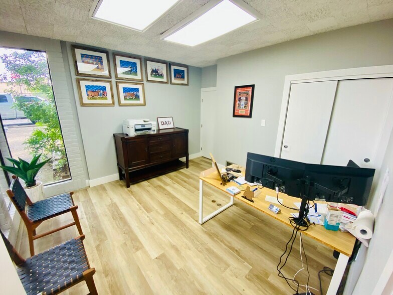 More Photos Of 1176 Business 35, New Braunfels Office For Sale