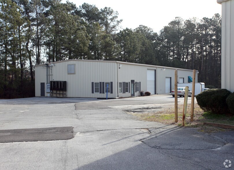 Primary Photo Of 389 Farmer Ct, Lawrenceville Light Distribution For Lease