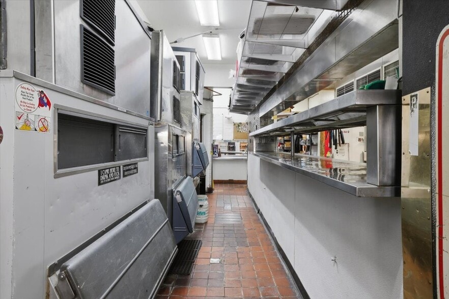 More Photos Of 3330 N Academy Blvd, Colorado Springs Bar For Sale