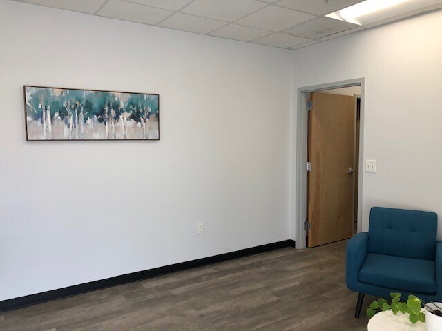 More Photos Of 713 Fenway Ave, Chesapeake Warehouse For Lease