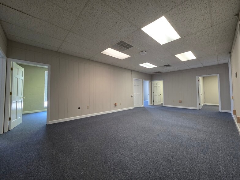 More Photos Of 404 St Andrews Dr, Greenville Office For Lease