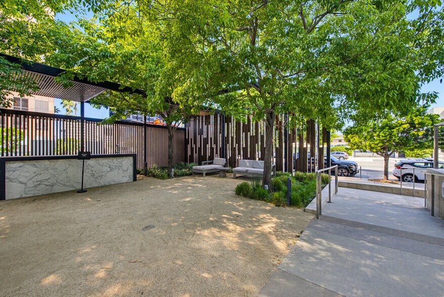 More Photos Of 6420 Wilshire Blvd, Los Angeles Office For Lease
